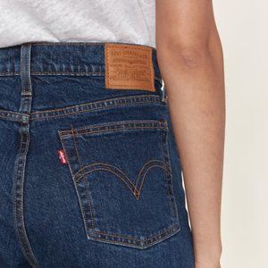 Levi's Women's Size 24 Wedgie Straight Jeans in dark wash